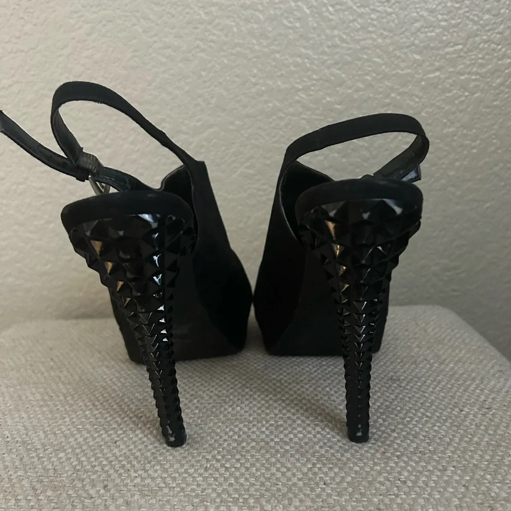 Heels - Picture 4 of 4
